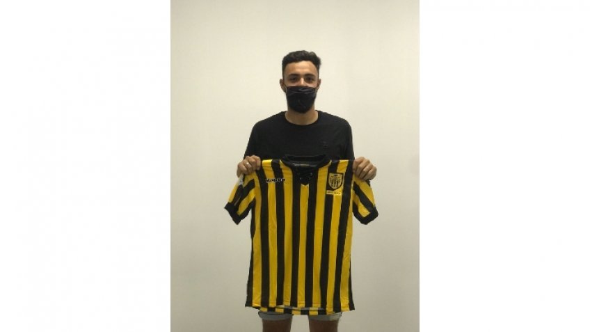 Seis juveniles firmaron su primer contrato con Santamarina